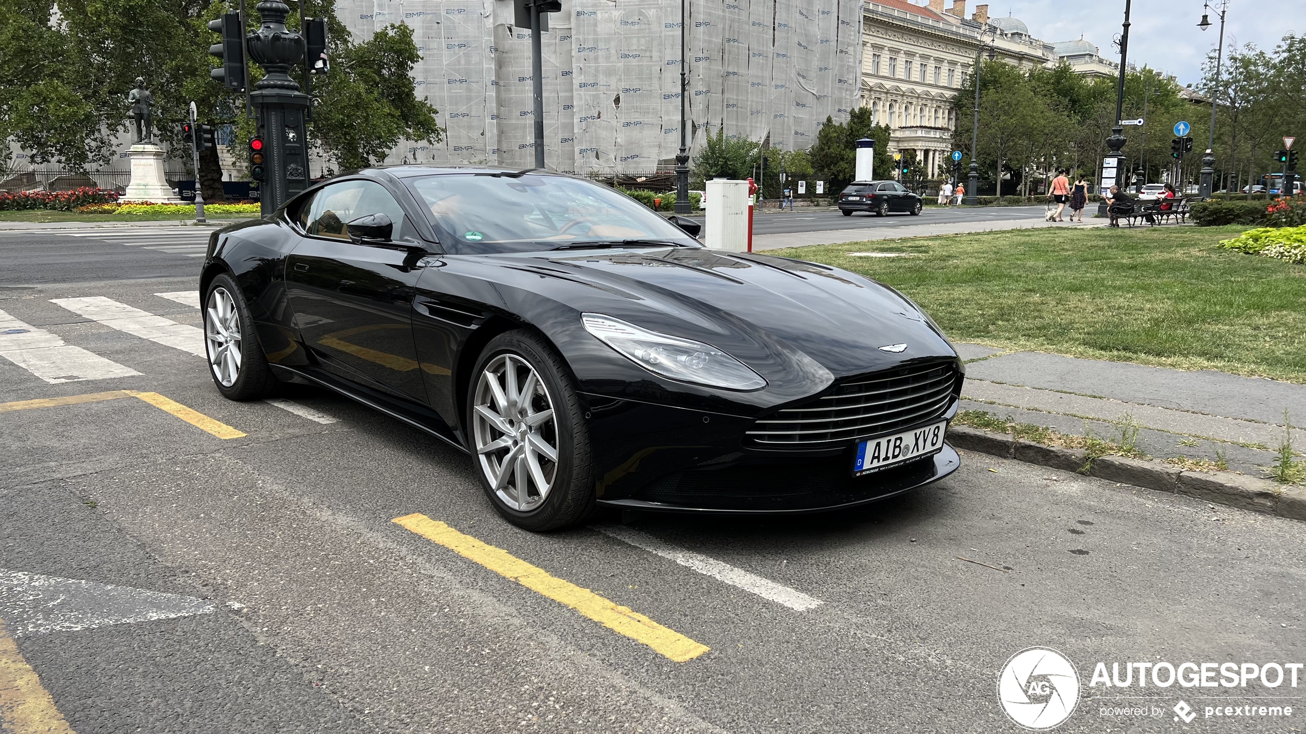 Aston Martin DB11