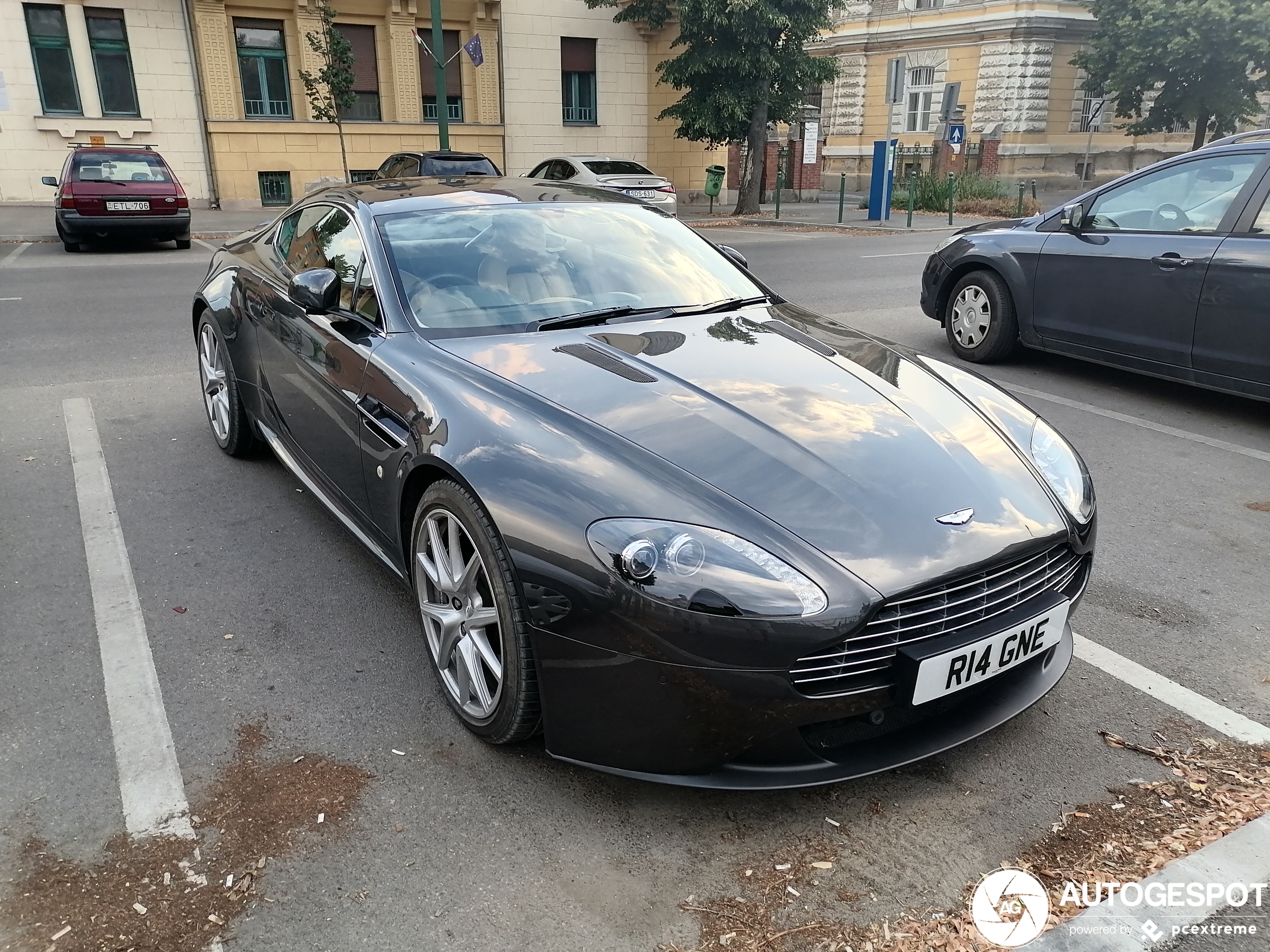 Aston Martin V8 Vantage S