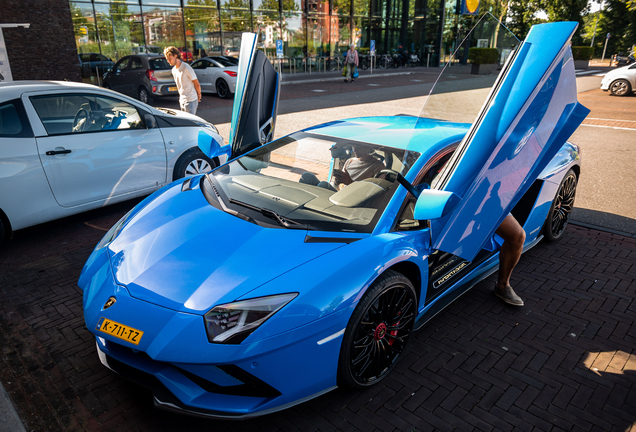 Lamborghini Aventador S LP740-4