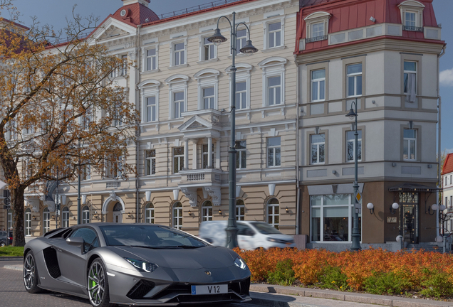 Lamborghini Aventador S LP740-4