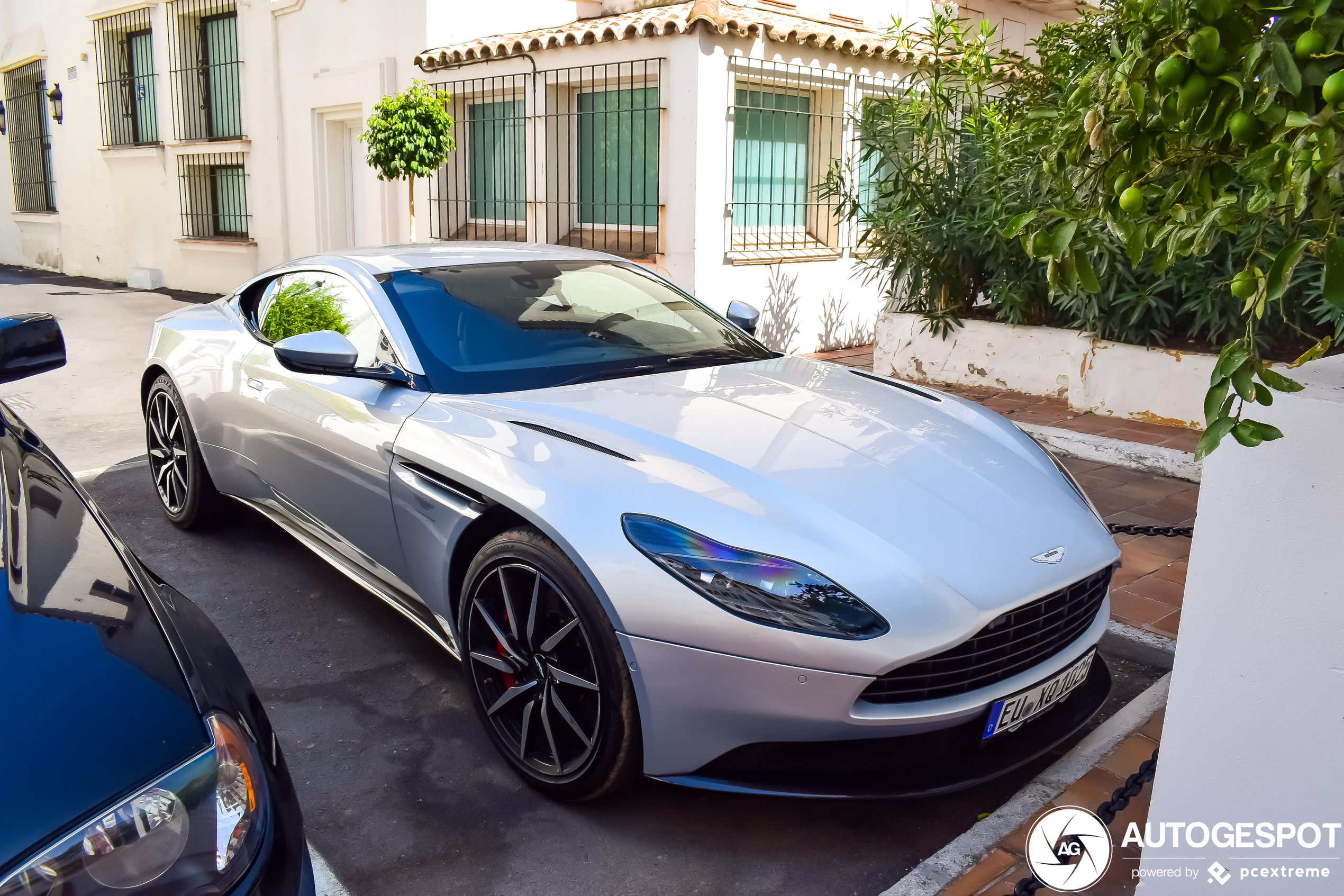 Aston Martin DB11 V8