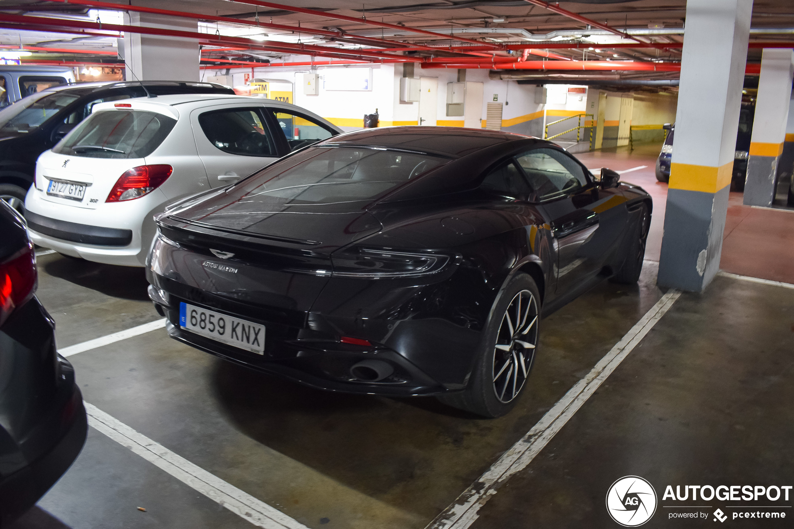 Aston Martin DB11 V8