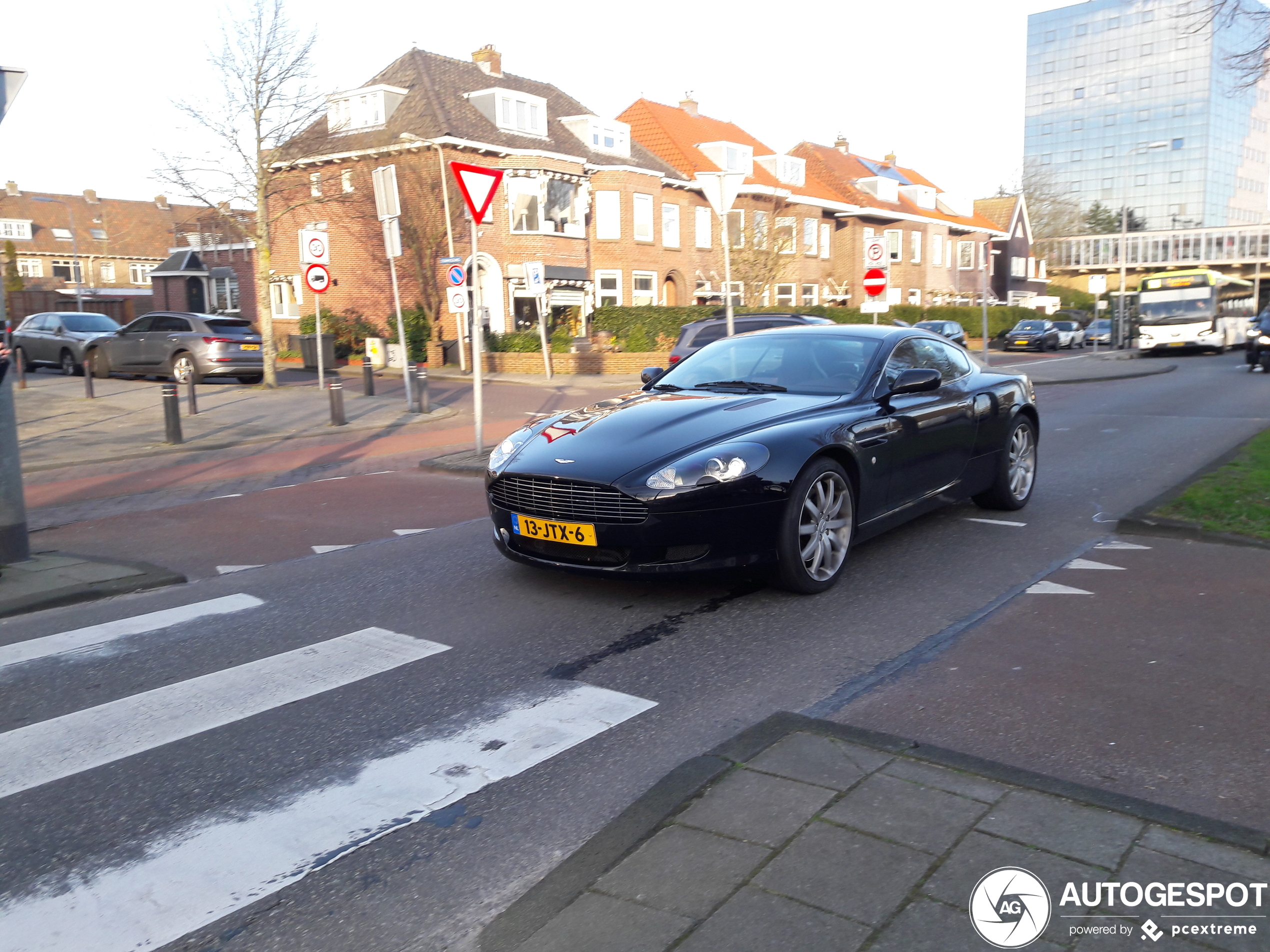 Aston Martin DB9