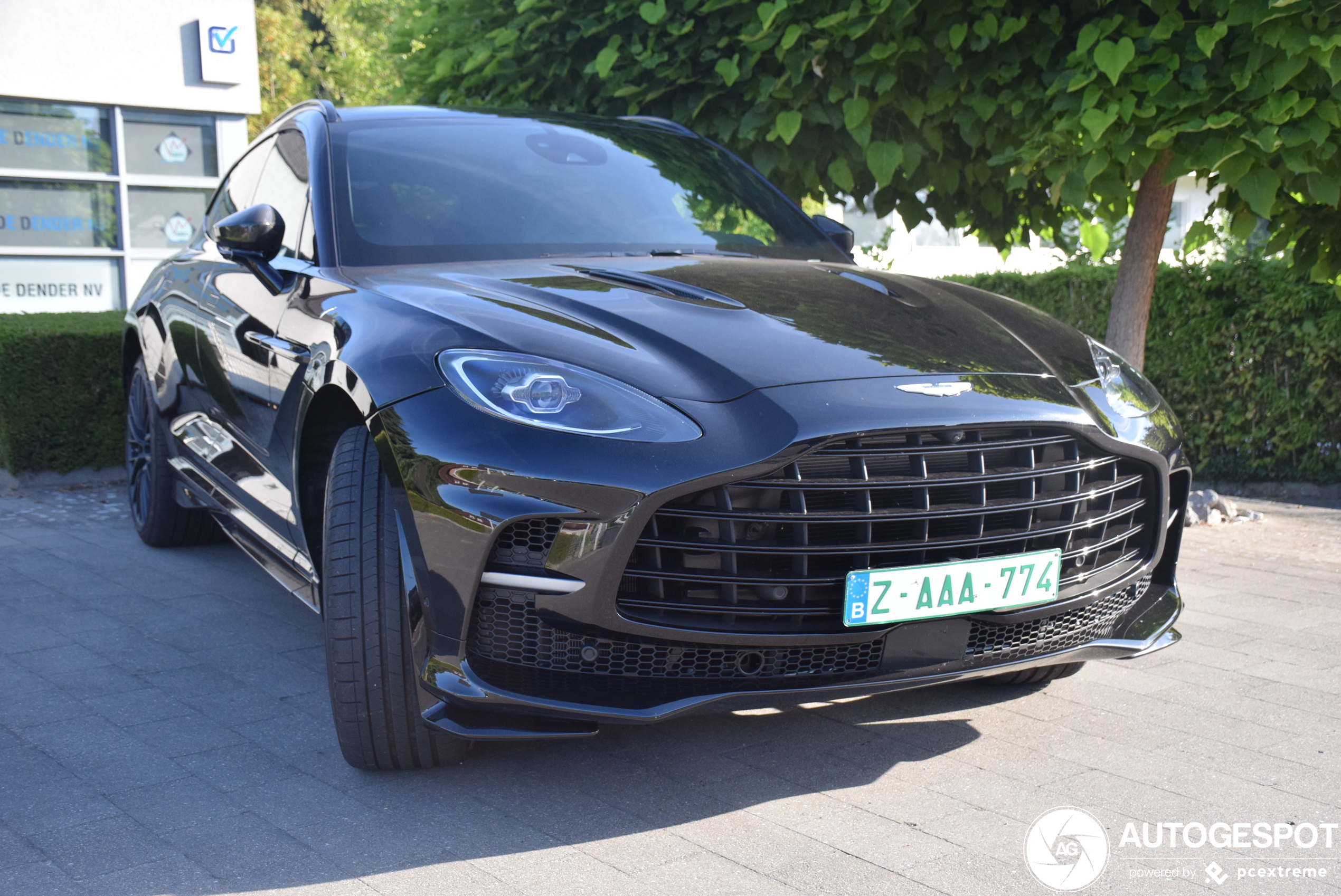 Aston Martin DBX707