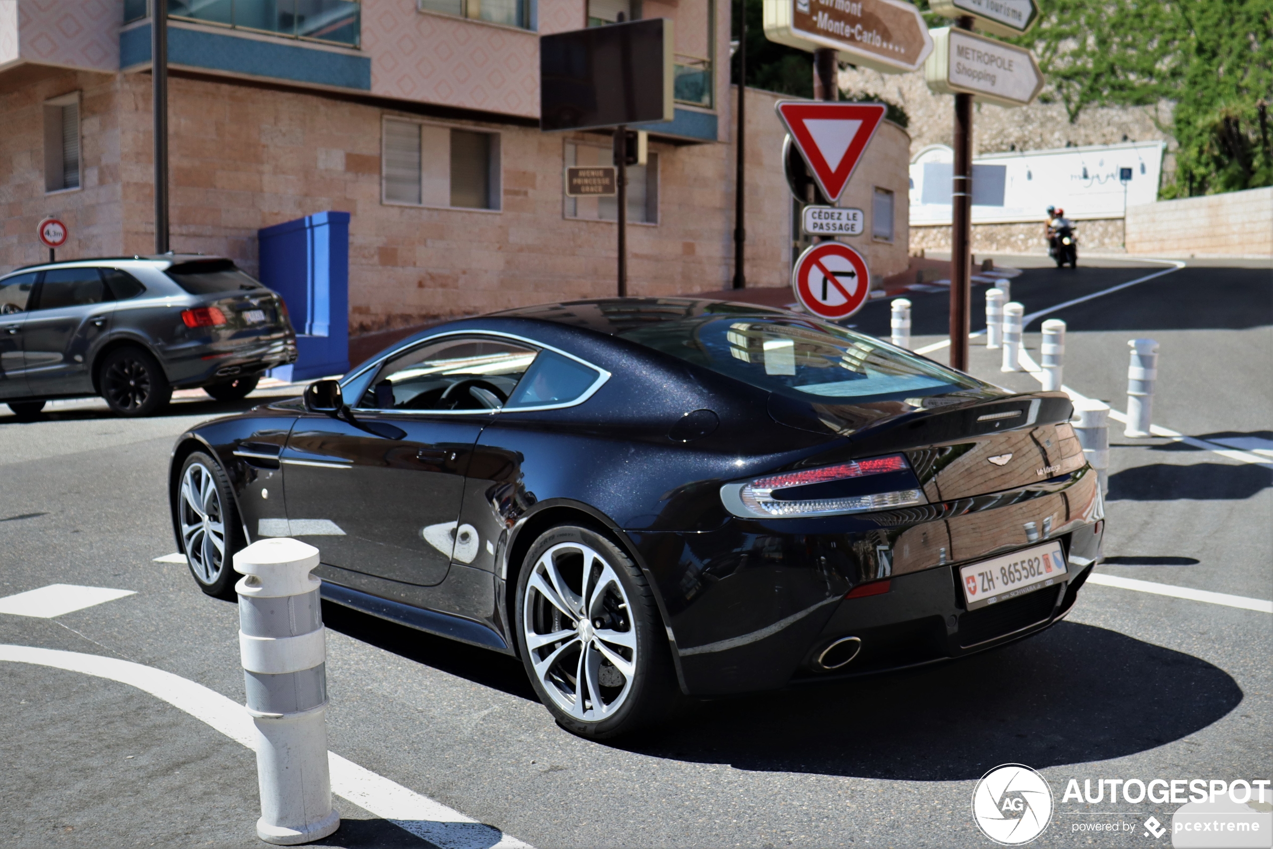 Aston Martin V12 Vantage