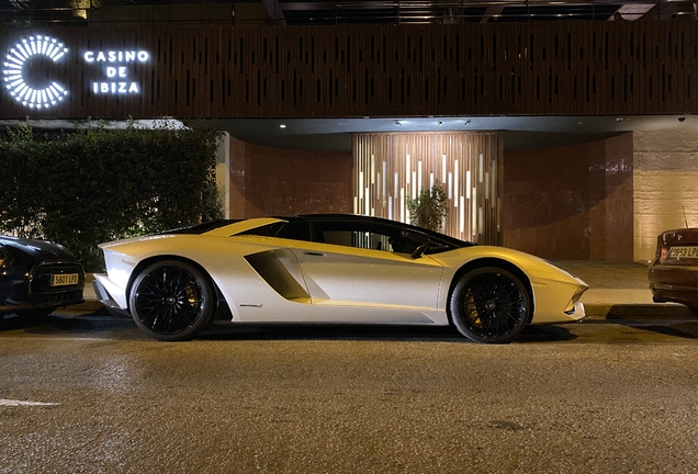 Lamborghini Aventador S LP740-4 Roadster