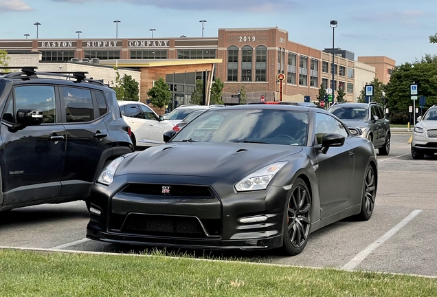 Nissan GT-R 2015