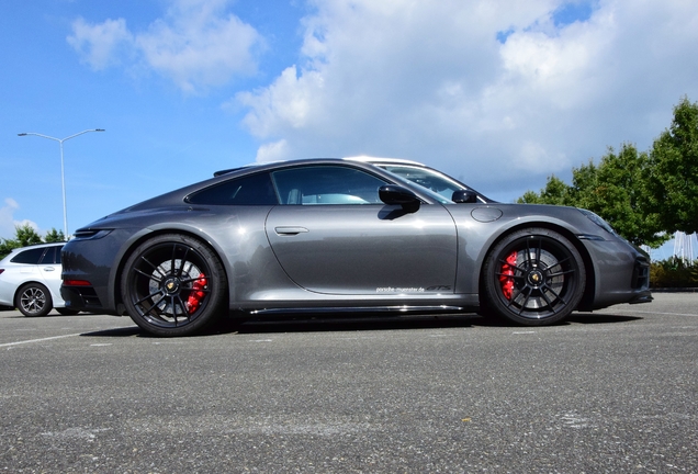 Porsche 992 Carrera 4 GTS