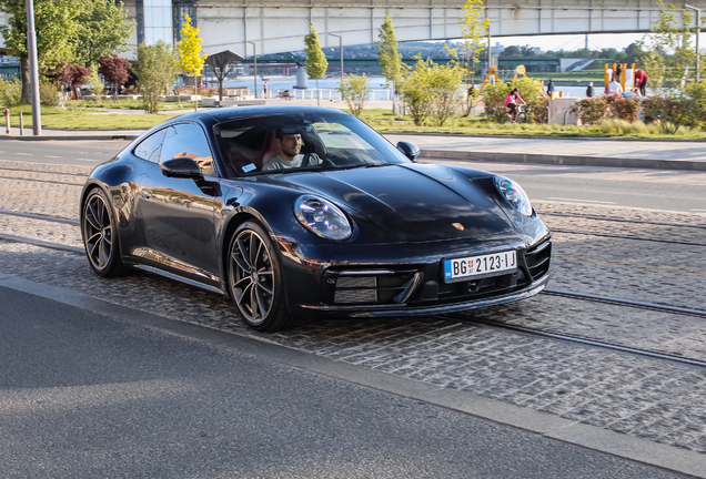 Porsche 992 Carrera 4S