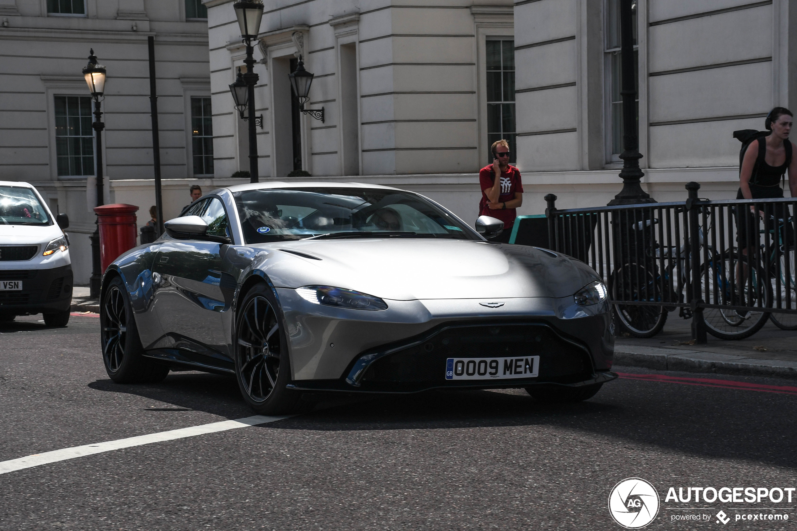 Aston Martin V8 Vantage 2018