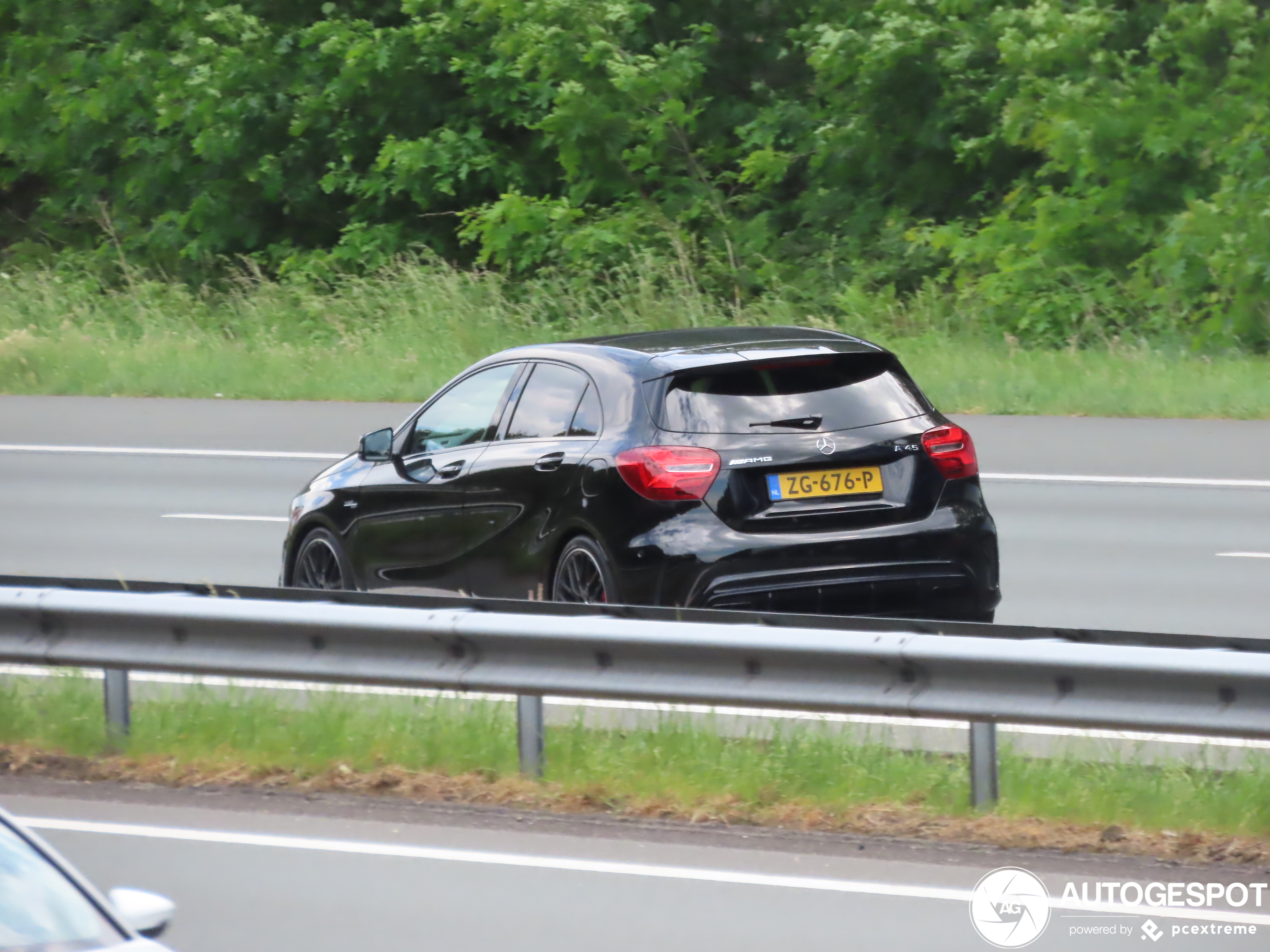 Mercedes-AMG A 45 W176 2015