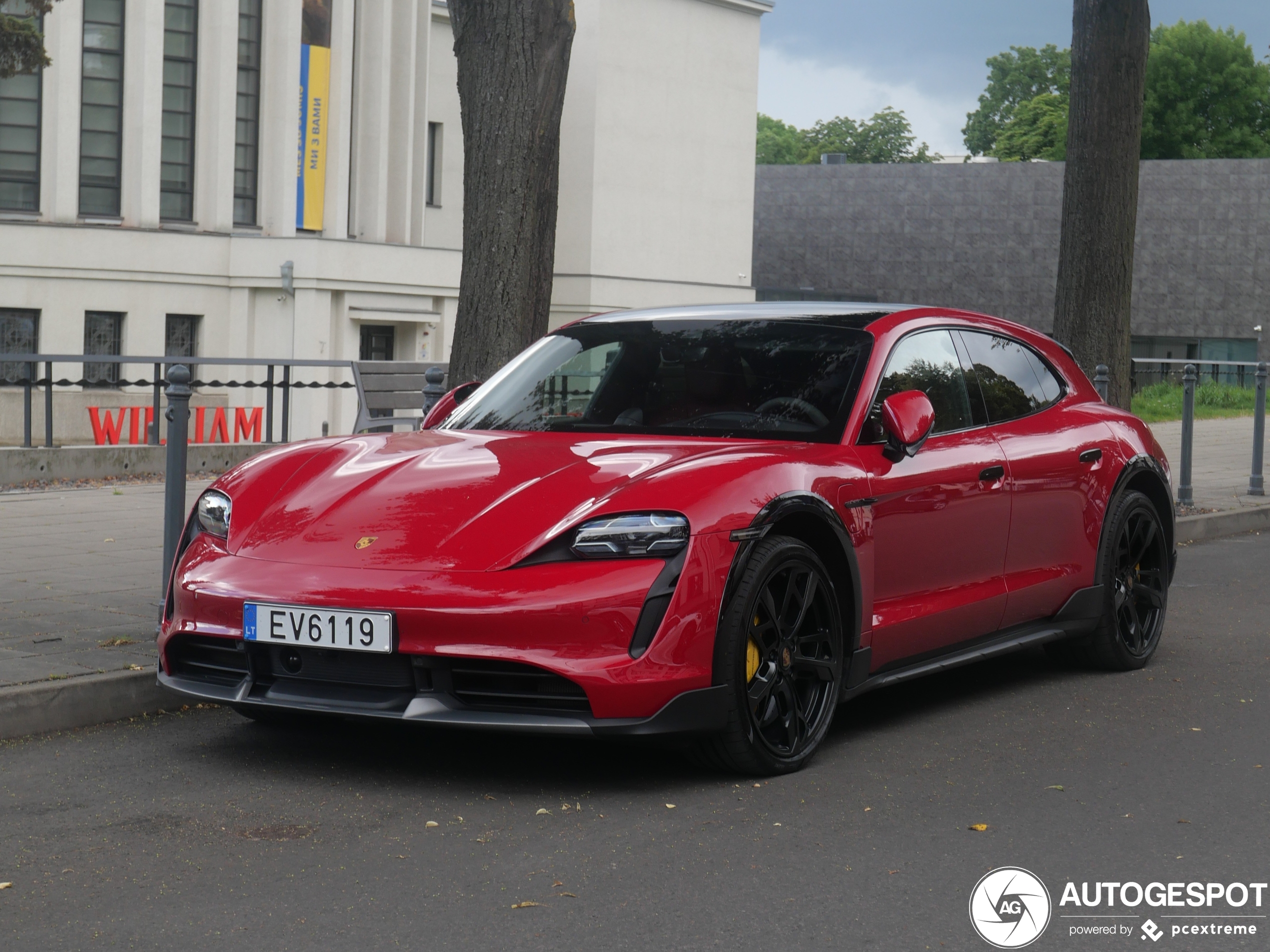 Porsche Taycan Turbo S Cross Turismo