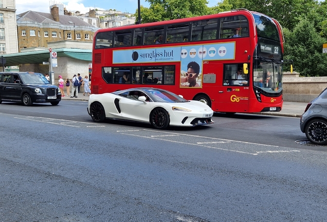 McLaren GT