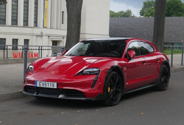 Porsche Taycan Turbo S Cross Turismo