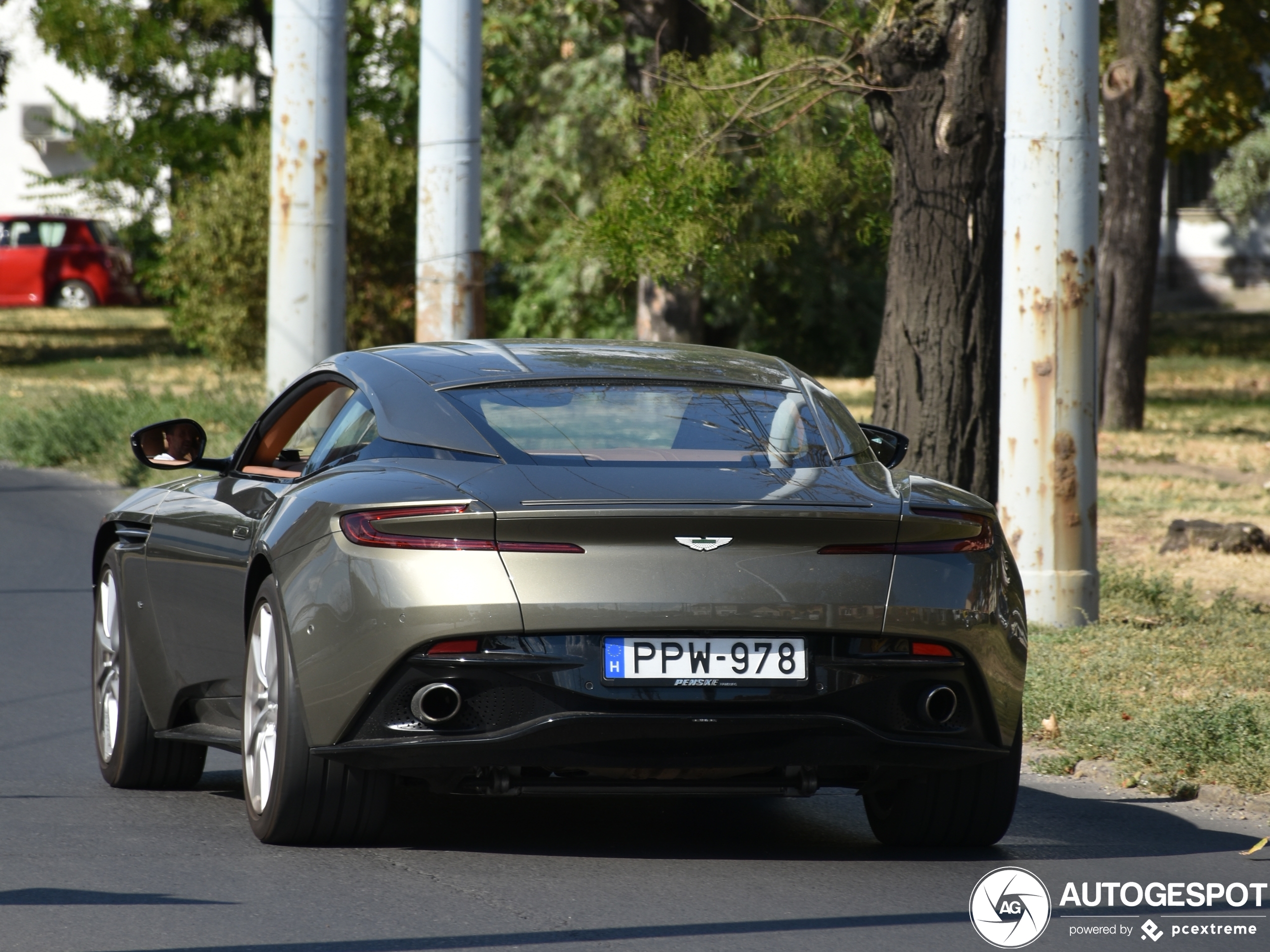 Aston Martin DB11