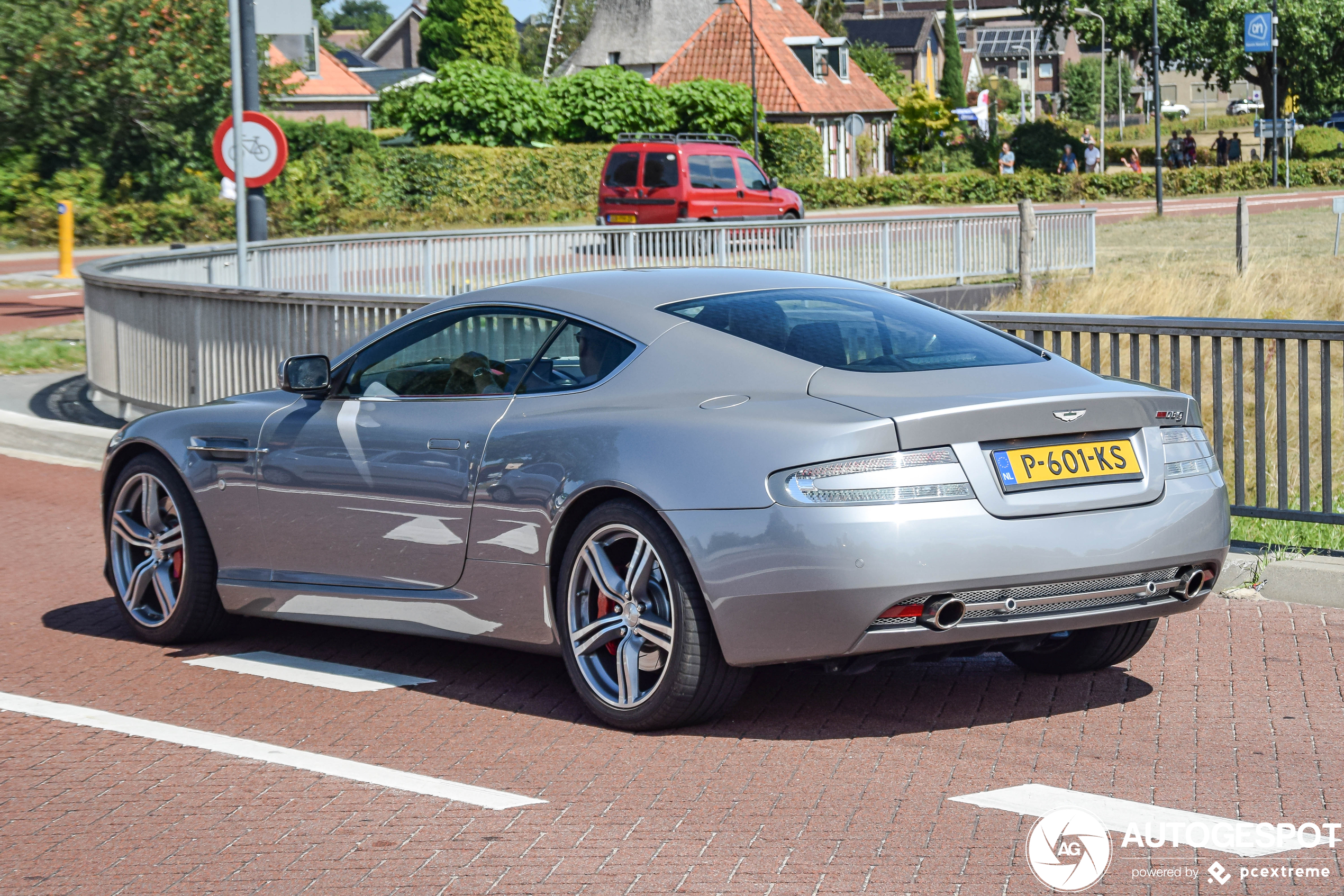 Aston Martin DB9 LM