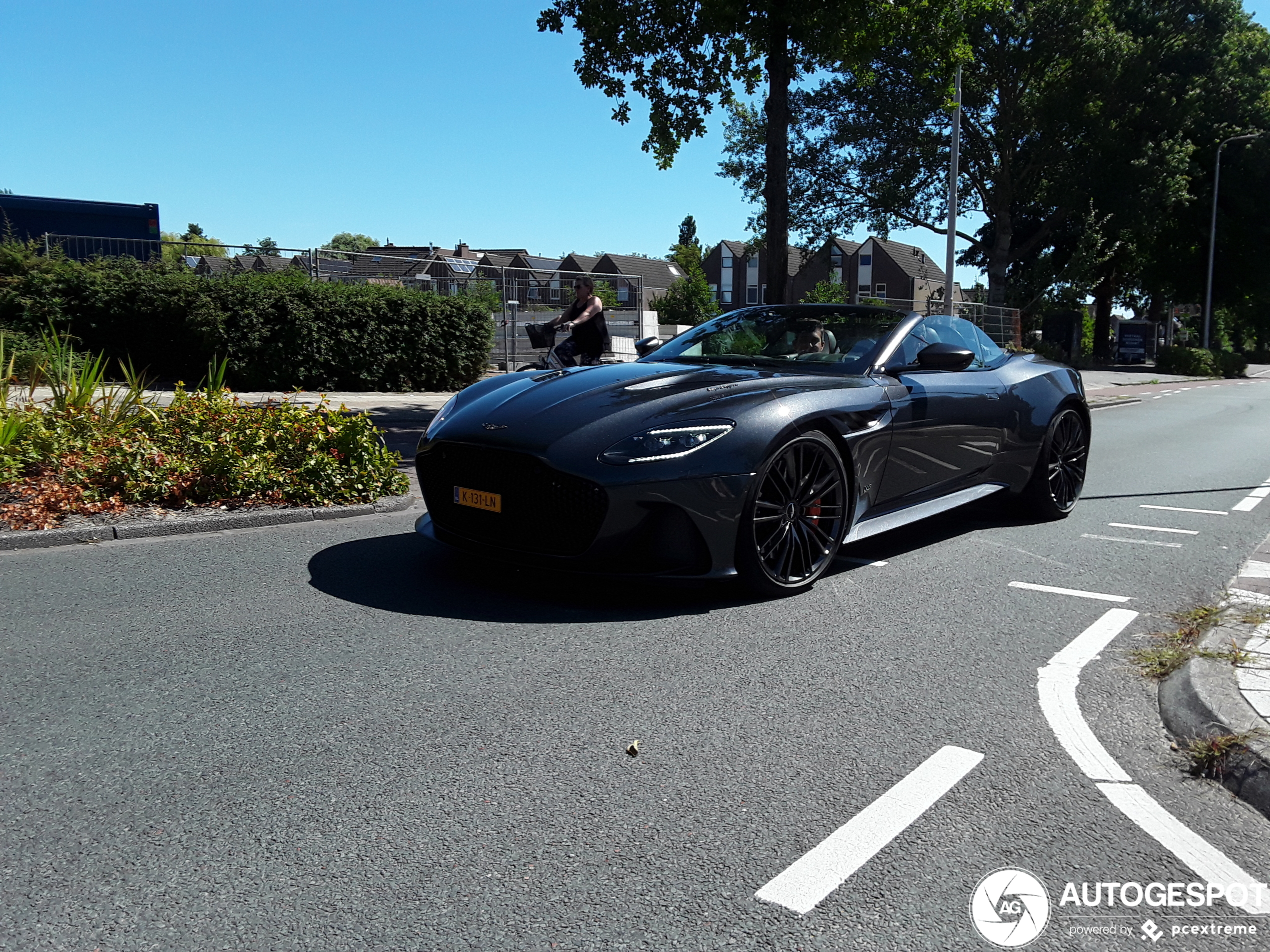 Aston Martin DBS Superleggera Volante