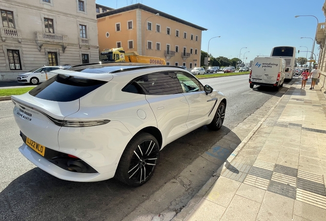 Aston Martin DBX