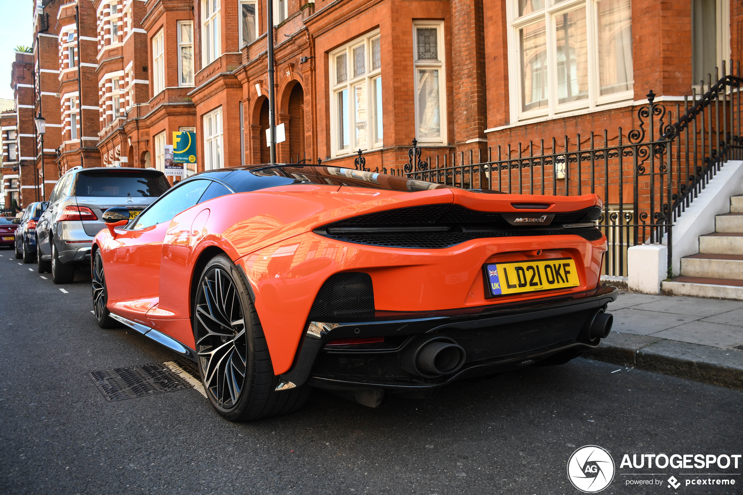 McLaren GT