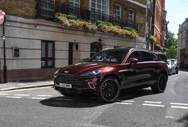 Aston Martin DBX
