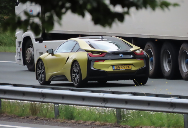 BMW i8 Protonic Frozen Yellow Edition