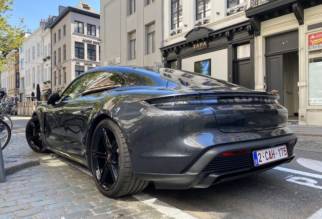 Porsche Taycan Turbo