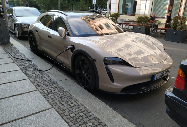 Porsche Taycan Turbo S Cross Turismo