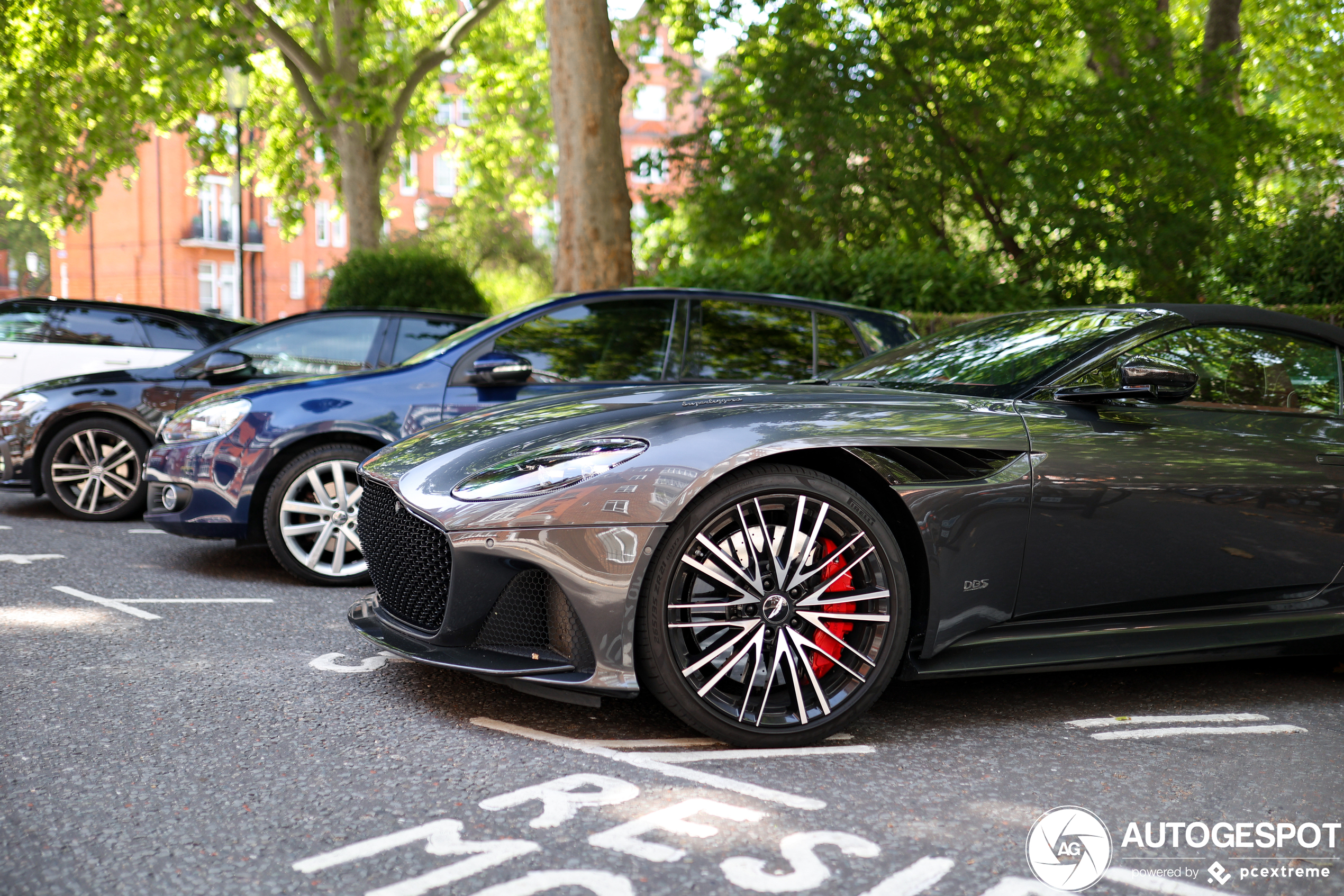 Aston Martin DBS Superleggera Volante