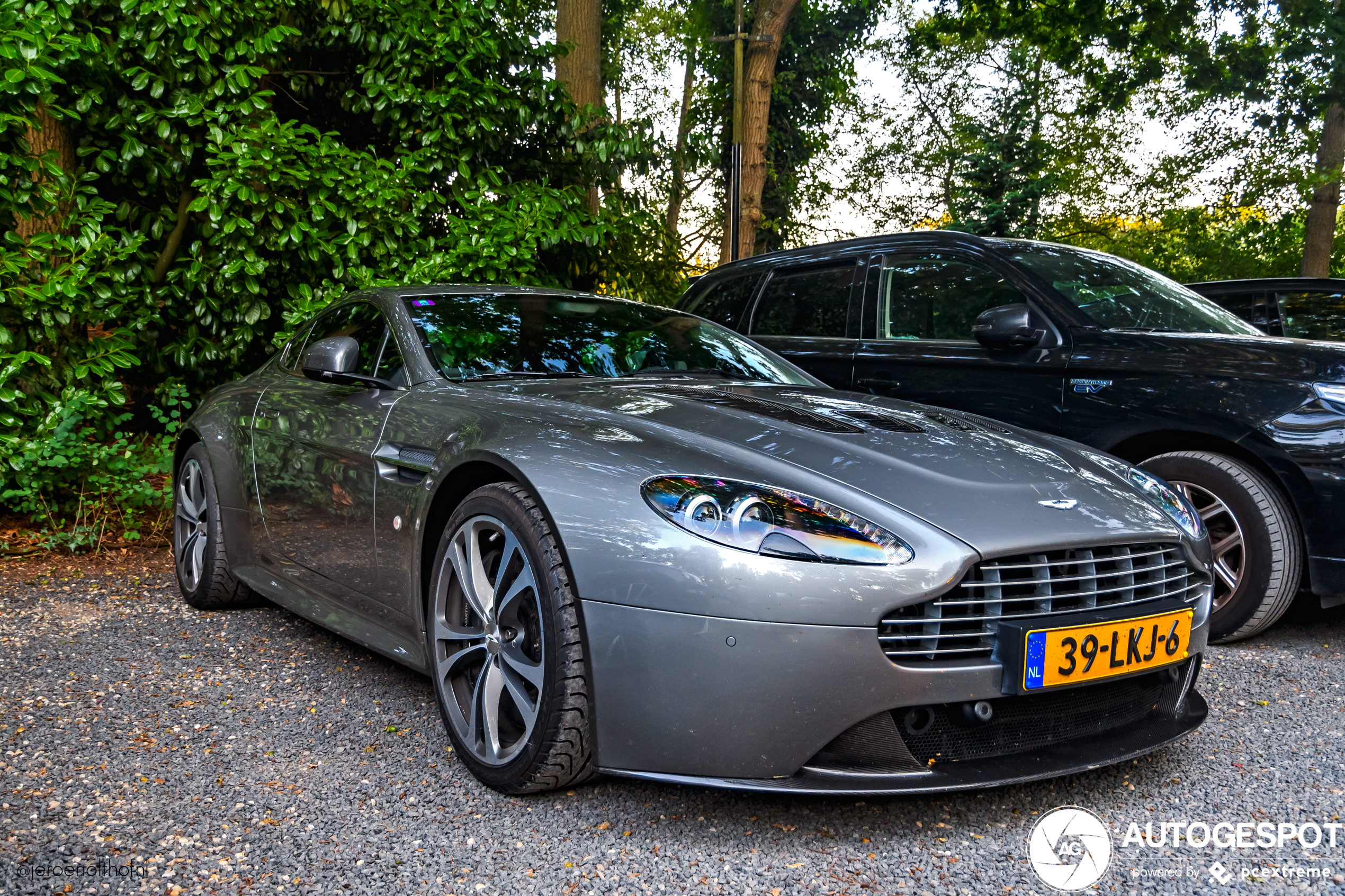 Aston Martin V12 Vantage