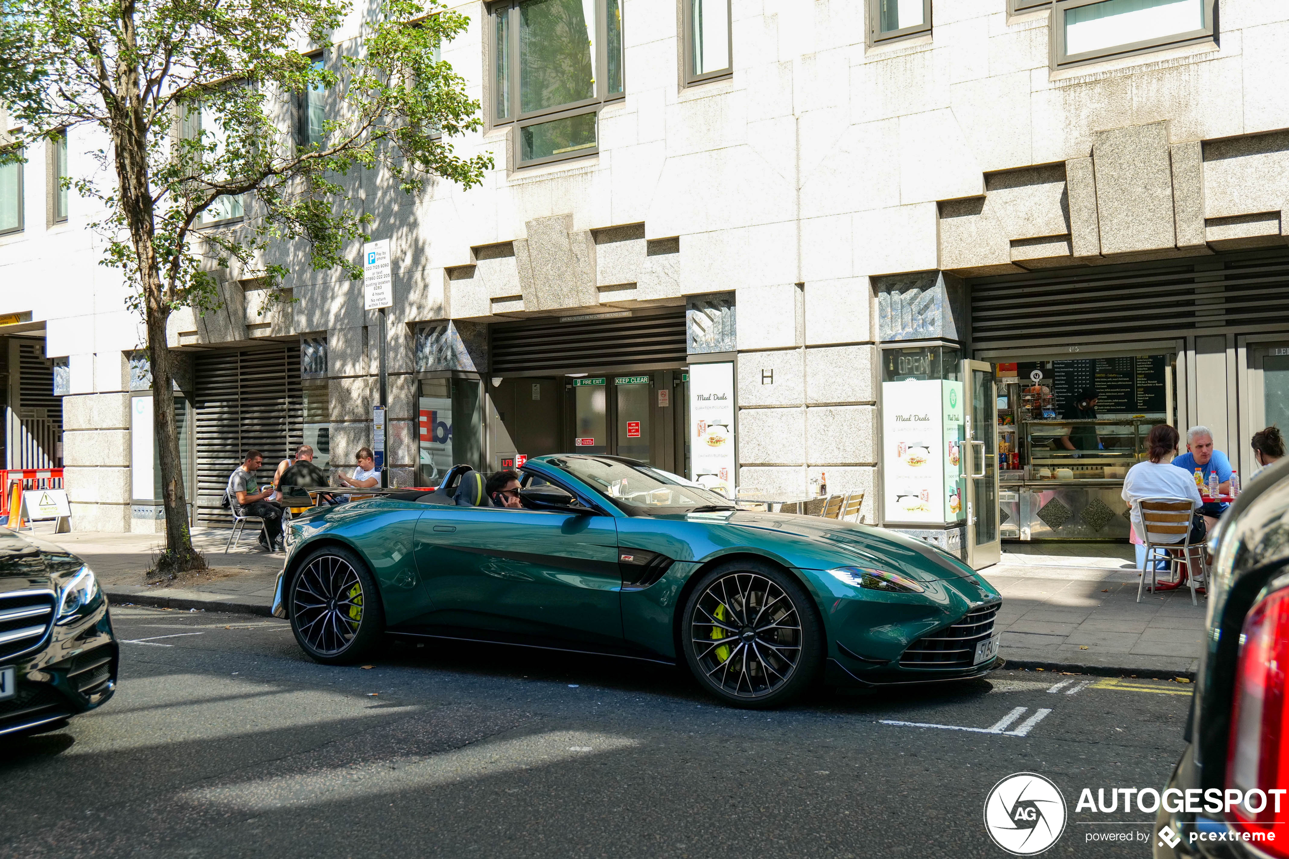 Aston Martin V8 Vantage Formula 1 Edition Roadster