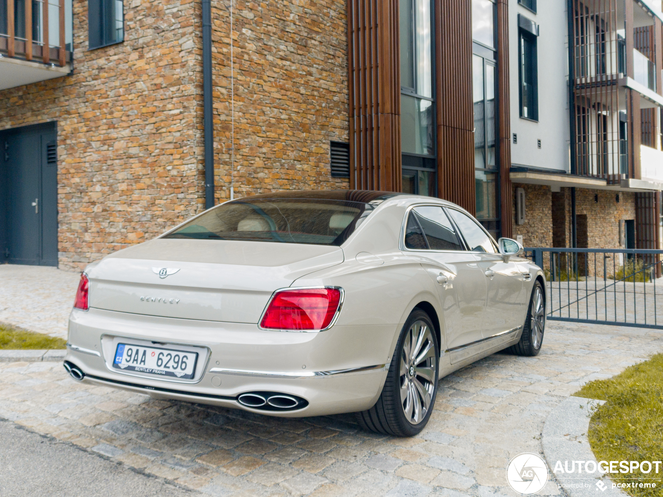 Bentley Flying Spur V8 2021