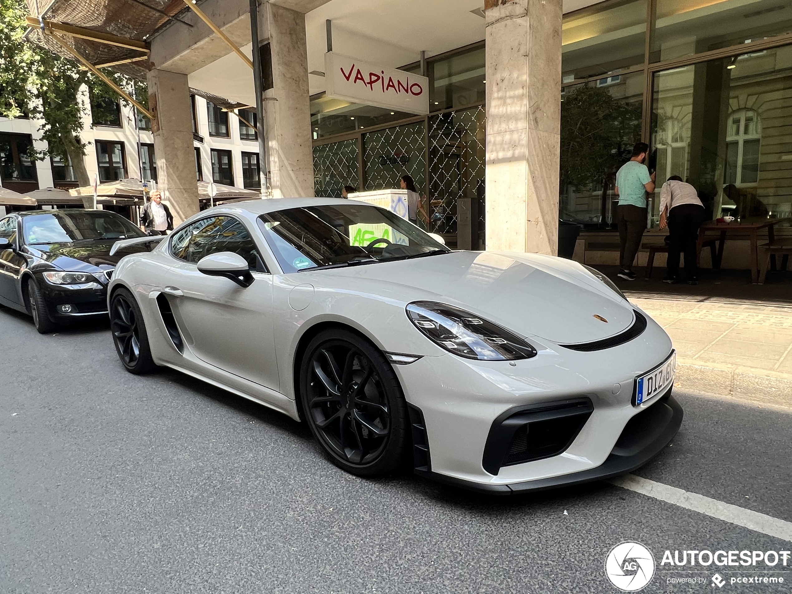 Porsche 718 Cayman GT4