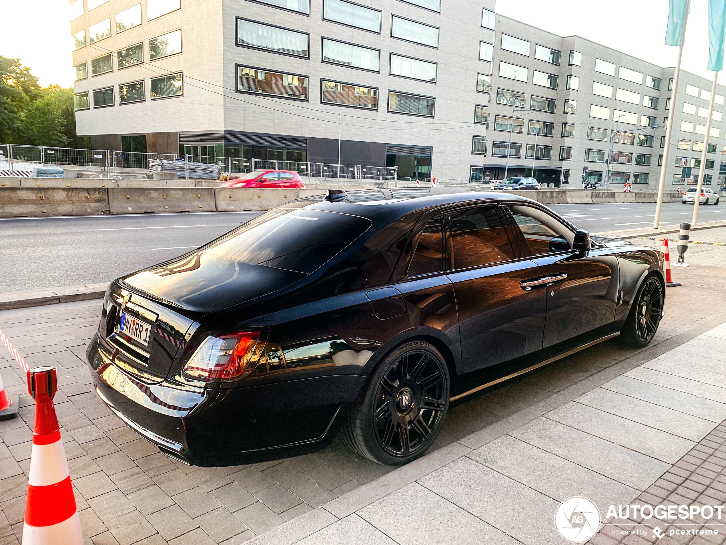 Rolls-Royce Ghost Black Badge Spofec kan zo in een maffiafilm