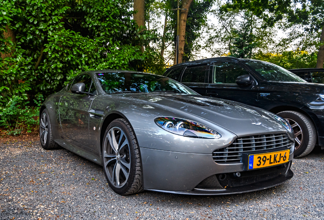 Aston Martin V12 Vantage