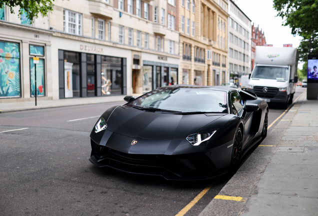 Lamborghini Aventador S LP740-4 Roadster