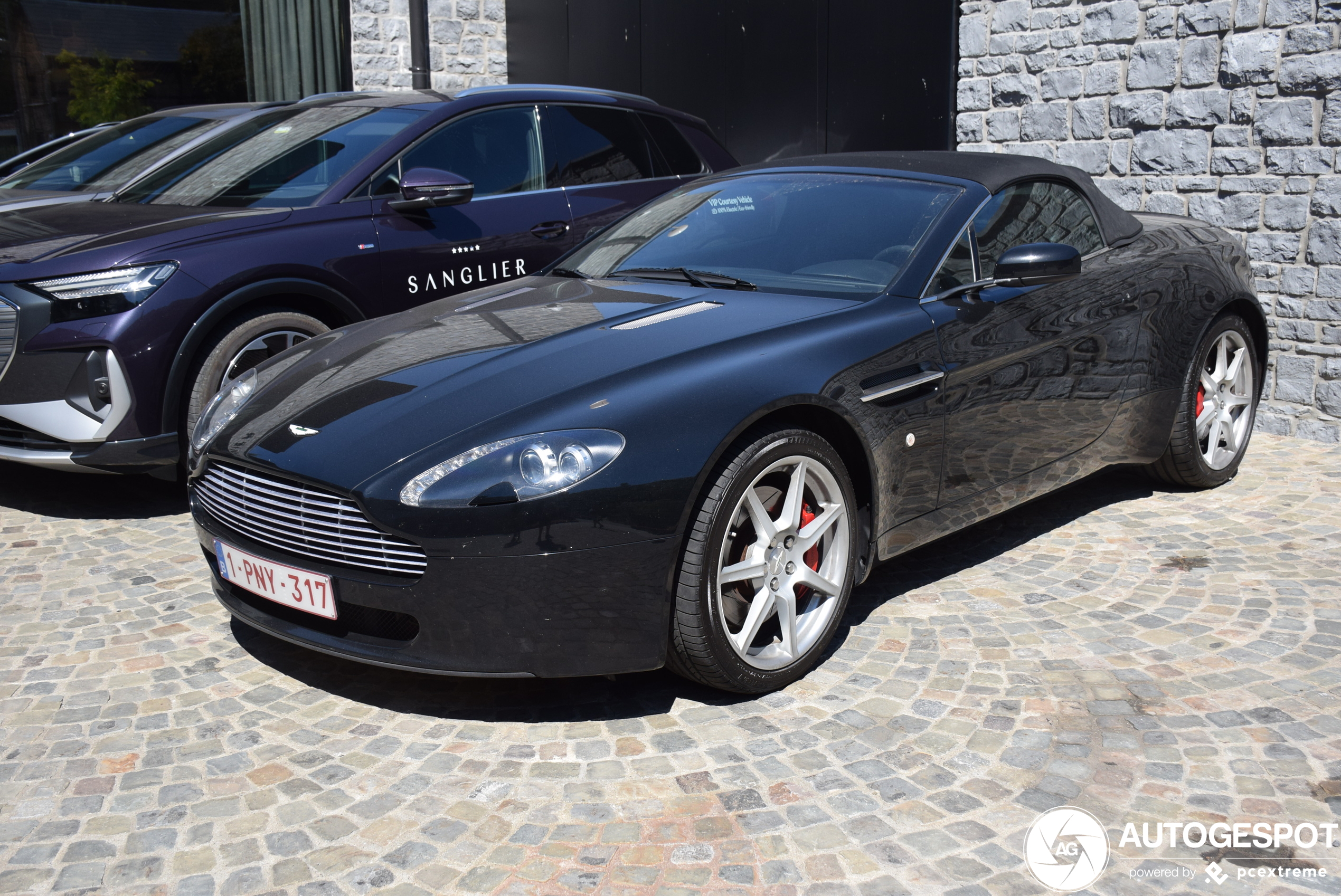 Aston Martin V8 Vantage Roadster