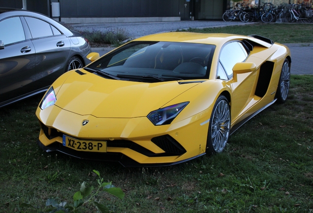 Lamborghini Aventador S LP740-4