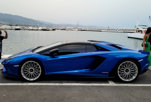 Lamborghini Aventador S LP740-4 Roadster