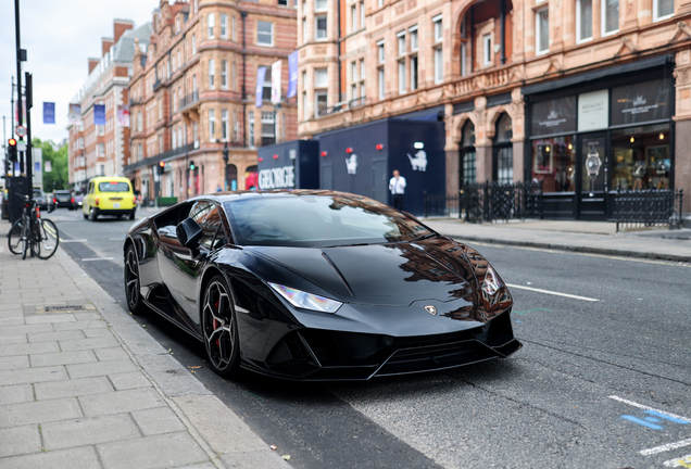 Lamborghini Huracán LP640-4 EVO