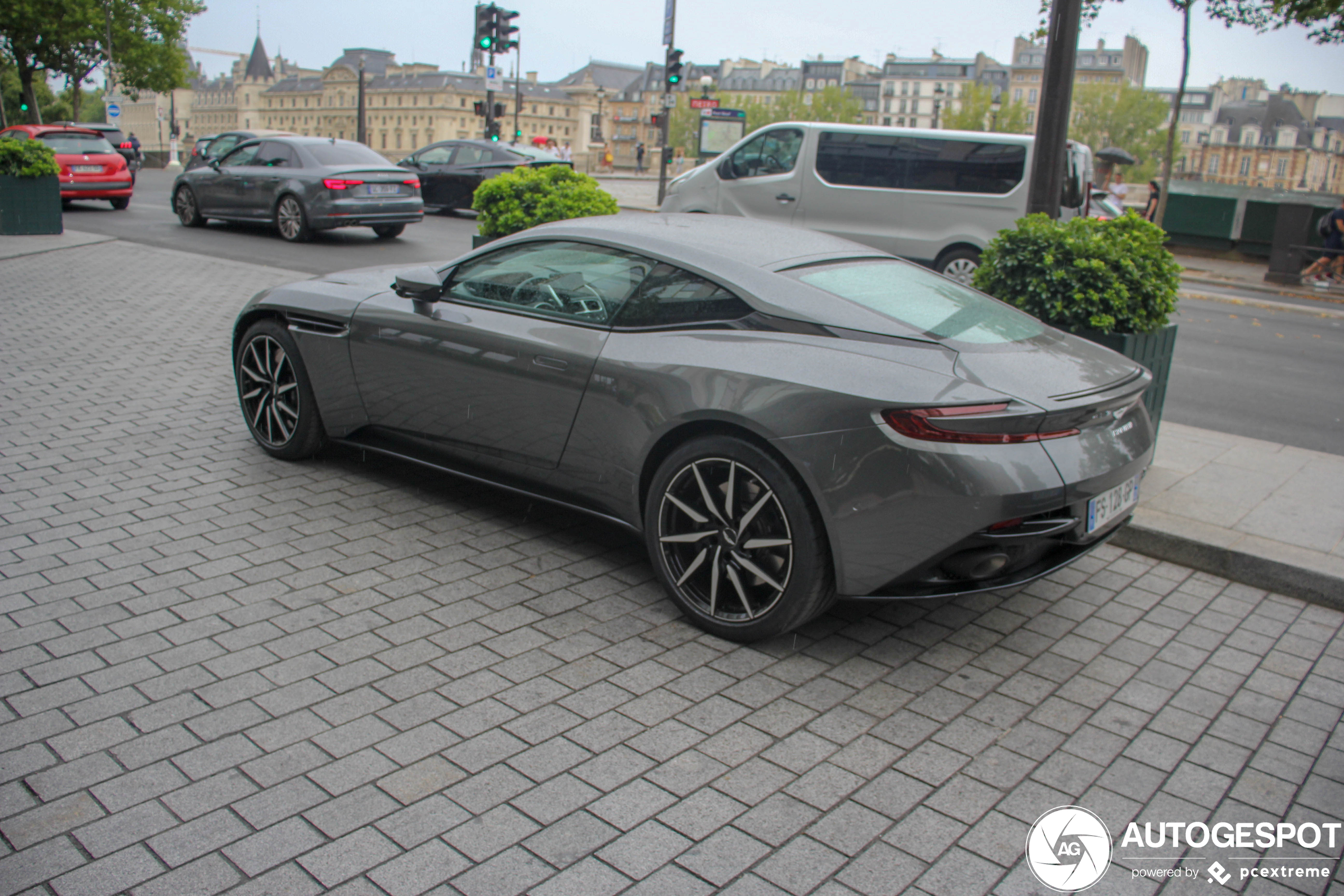 Aston Martin DB11 V8