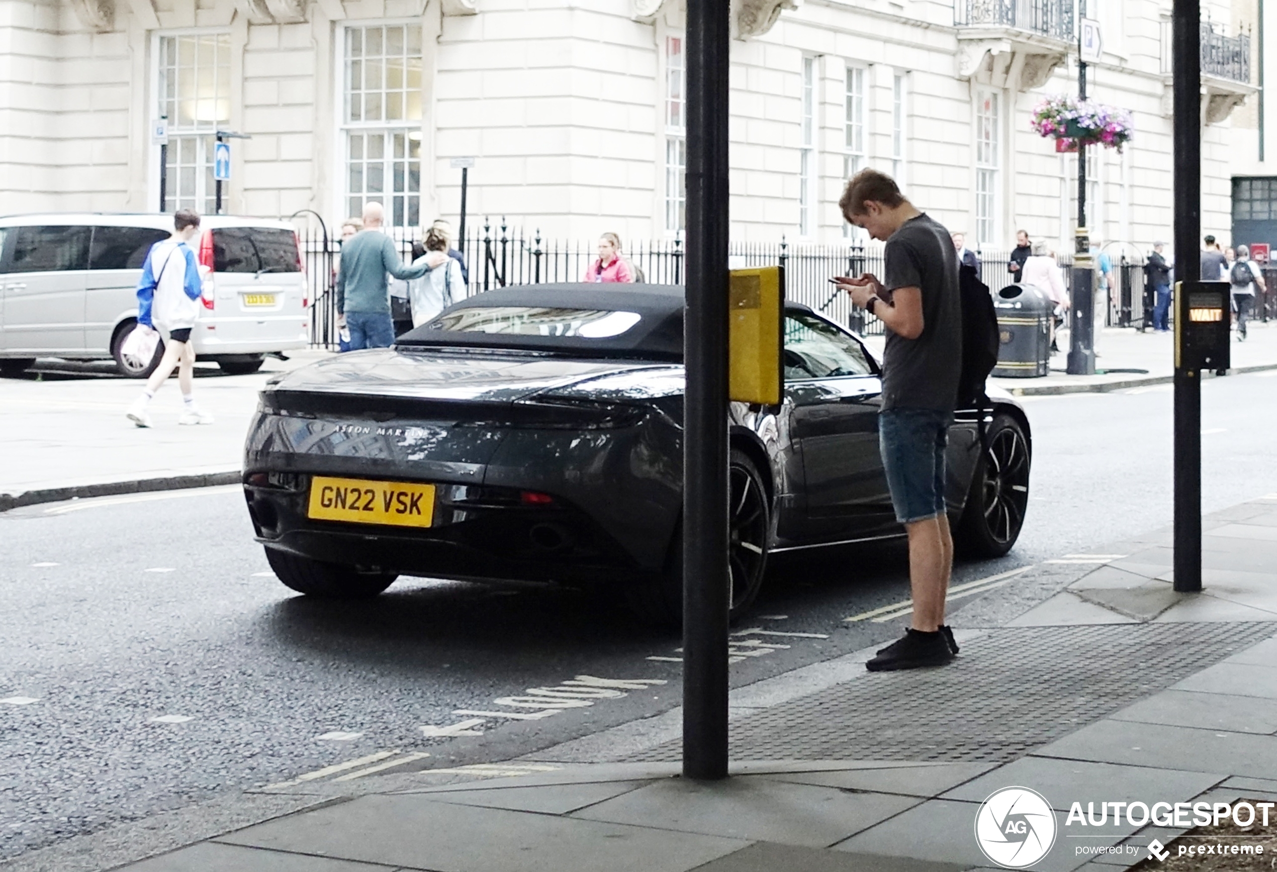 Aston Martin DB11 V8 Volante