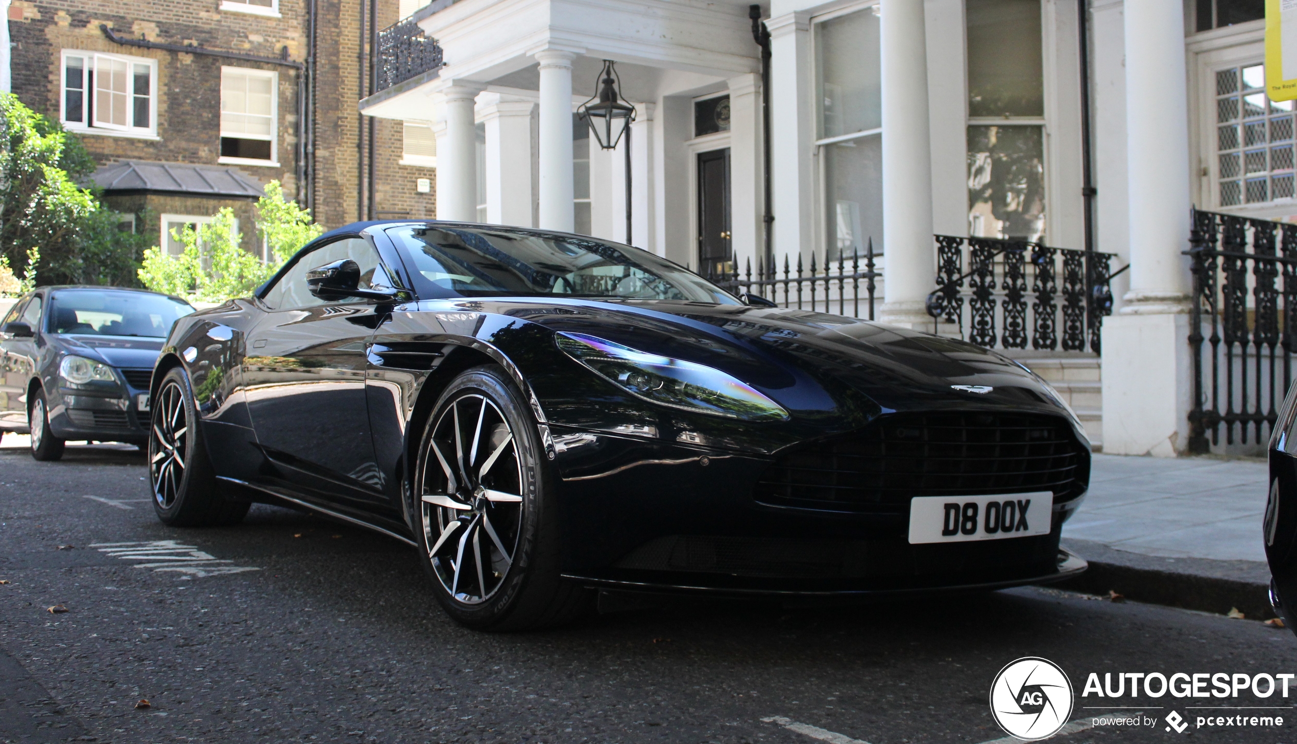 Aston Martin DB11 V8 Volante