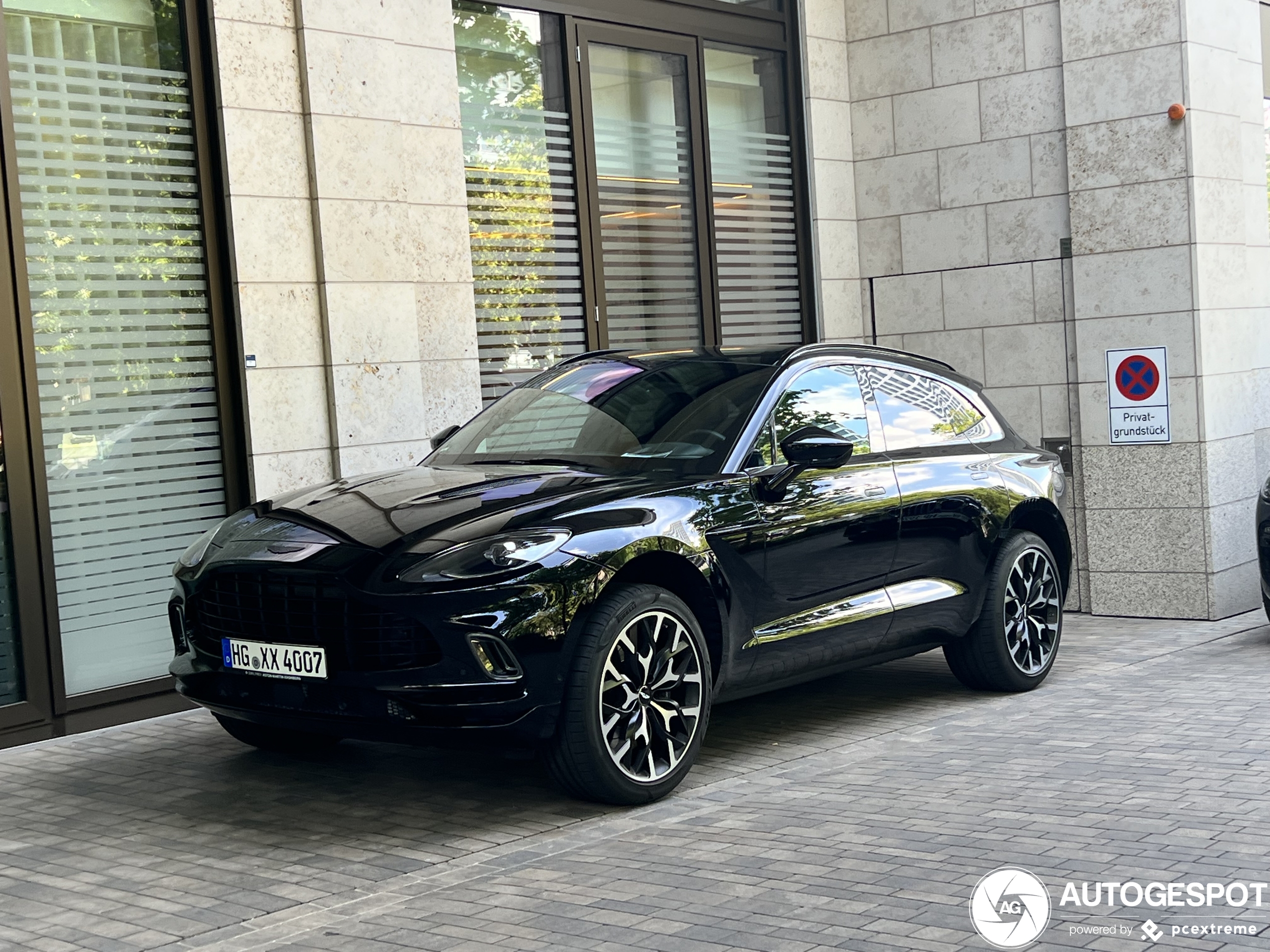 Aston Martin DBX