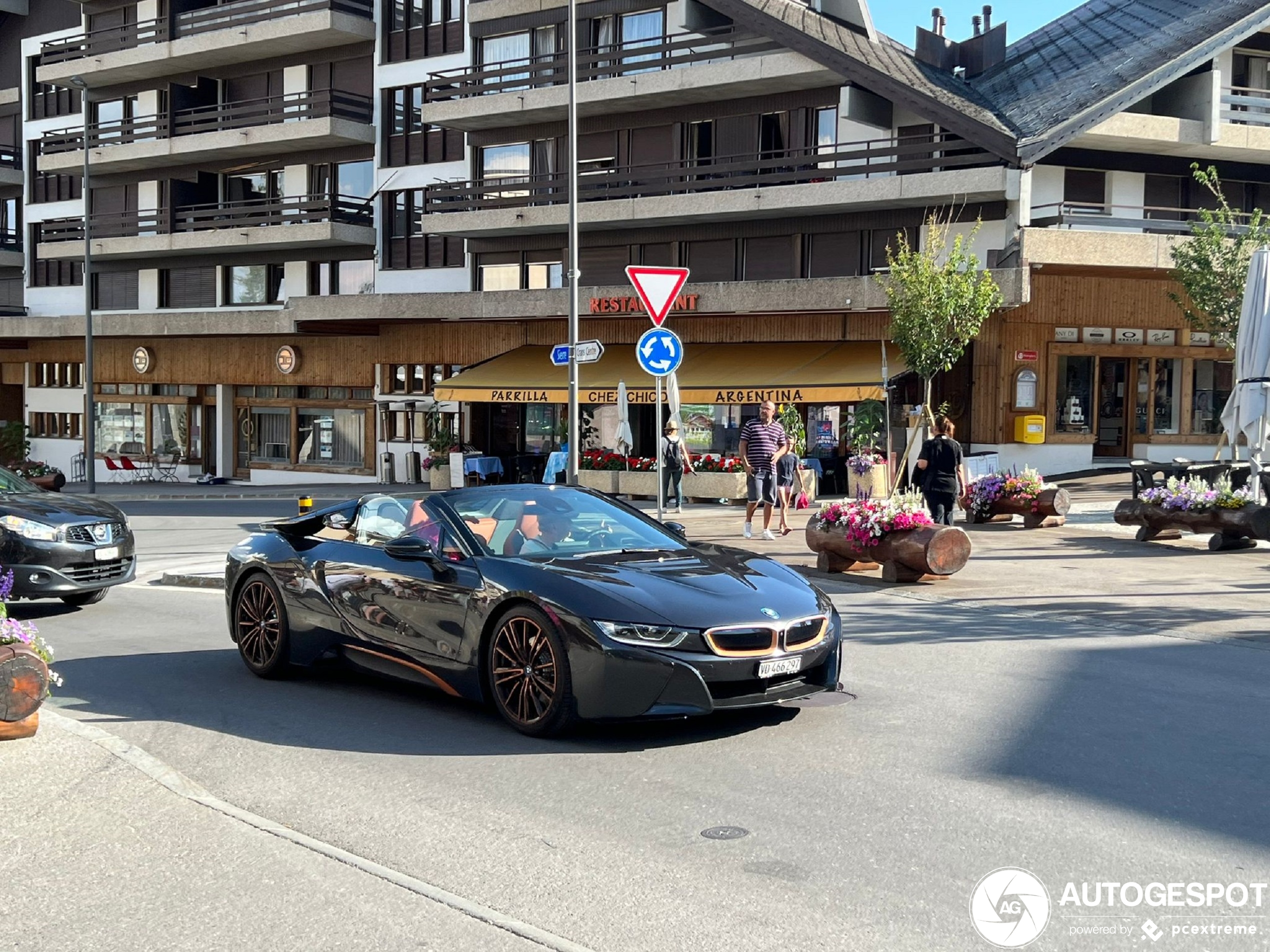 BMW i8 Roadster Ultimate Sophisto Edition