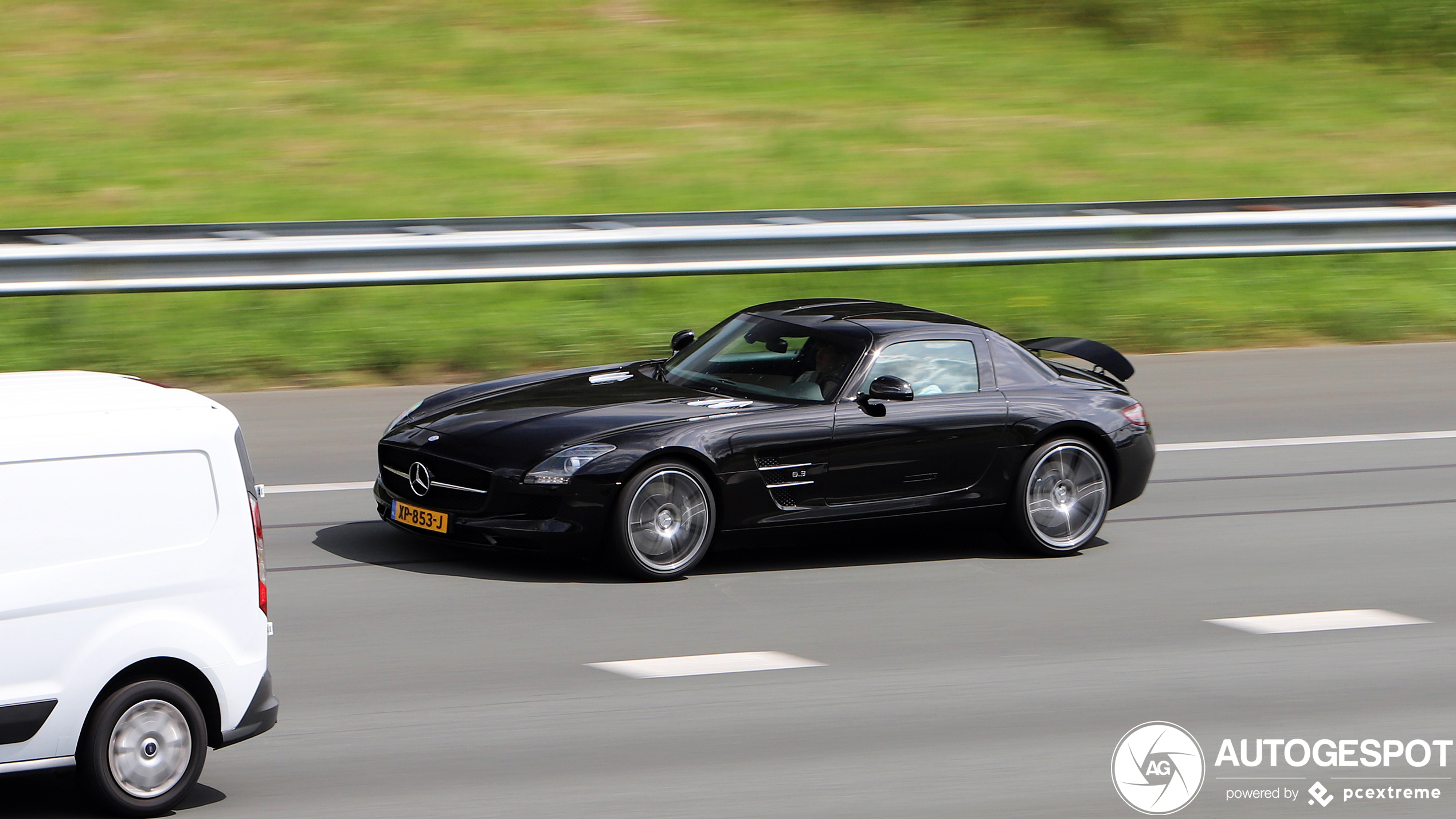 Mercedes-Benz SLS AMG