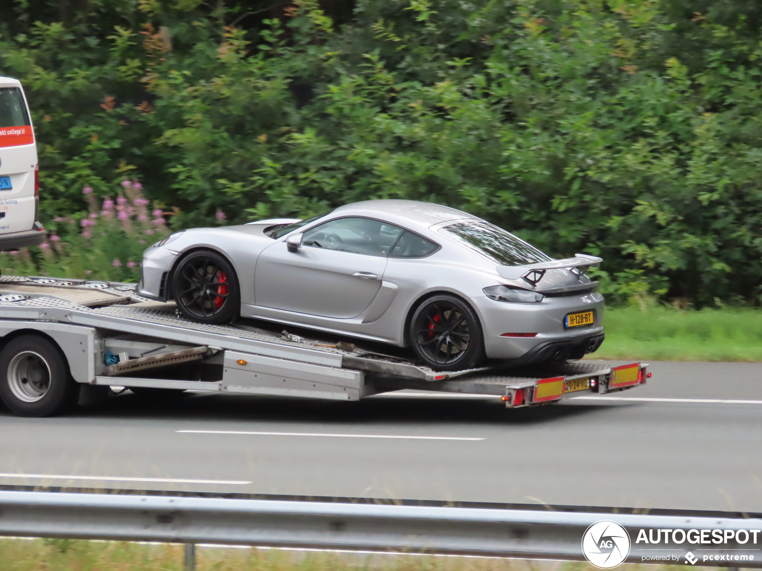 Porsche 718 Cayman GT4