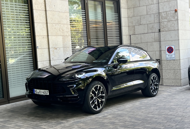 Aston Martin DBX