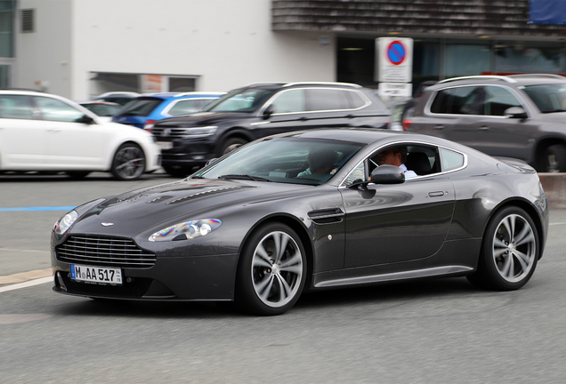 Aston Martin V12 Vantage