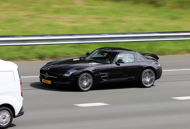 Mercedes-Benz SLS AMG