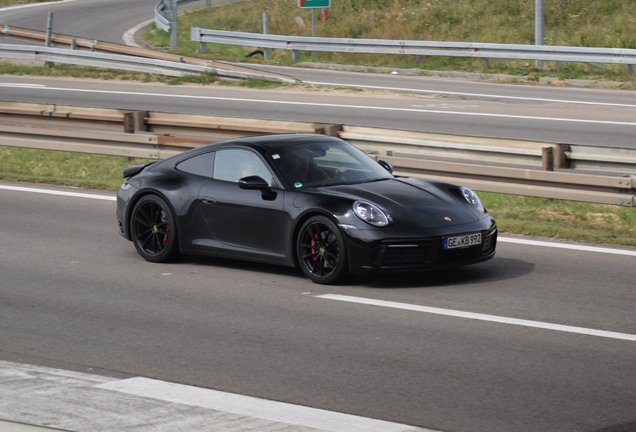 Porsche 992 Carrera 4S